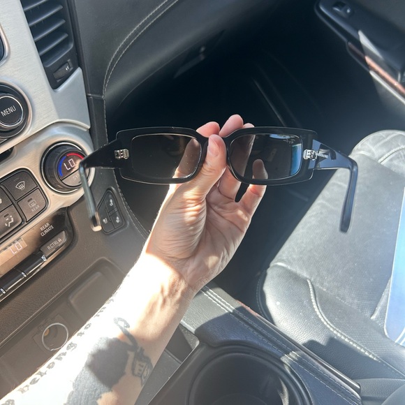 Ray-Ban Black Sunglasses with Tan Case - Picture 4 of 5